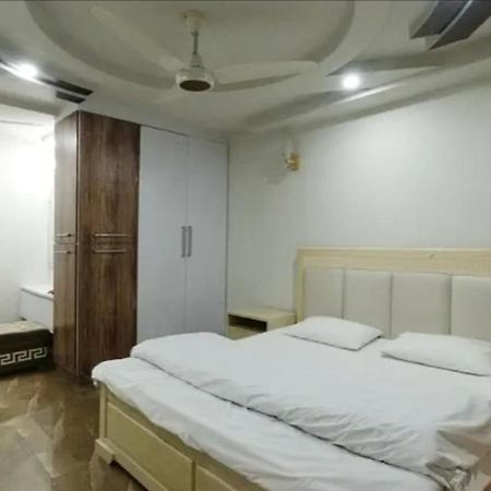 Furnished One-Bedroom Apartment For Rent Lahore Ngoại thất bức ảnh