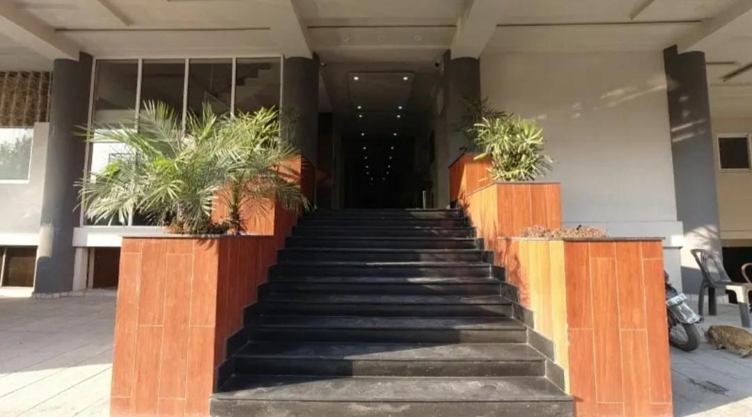 Furnished One-Bedroom Apartment For Rent Lahore Ngoại thất bức ảnh